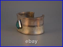 Vintage Navajo Tufa Cast Heavy Sterling Silver Bracelet Great Turquoise 7 1/8